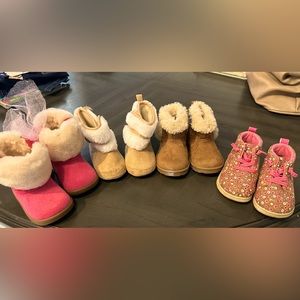baby boots bundle size 3. Ugg’s pictured all the way to left never worn.